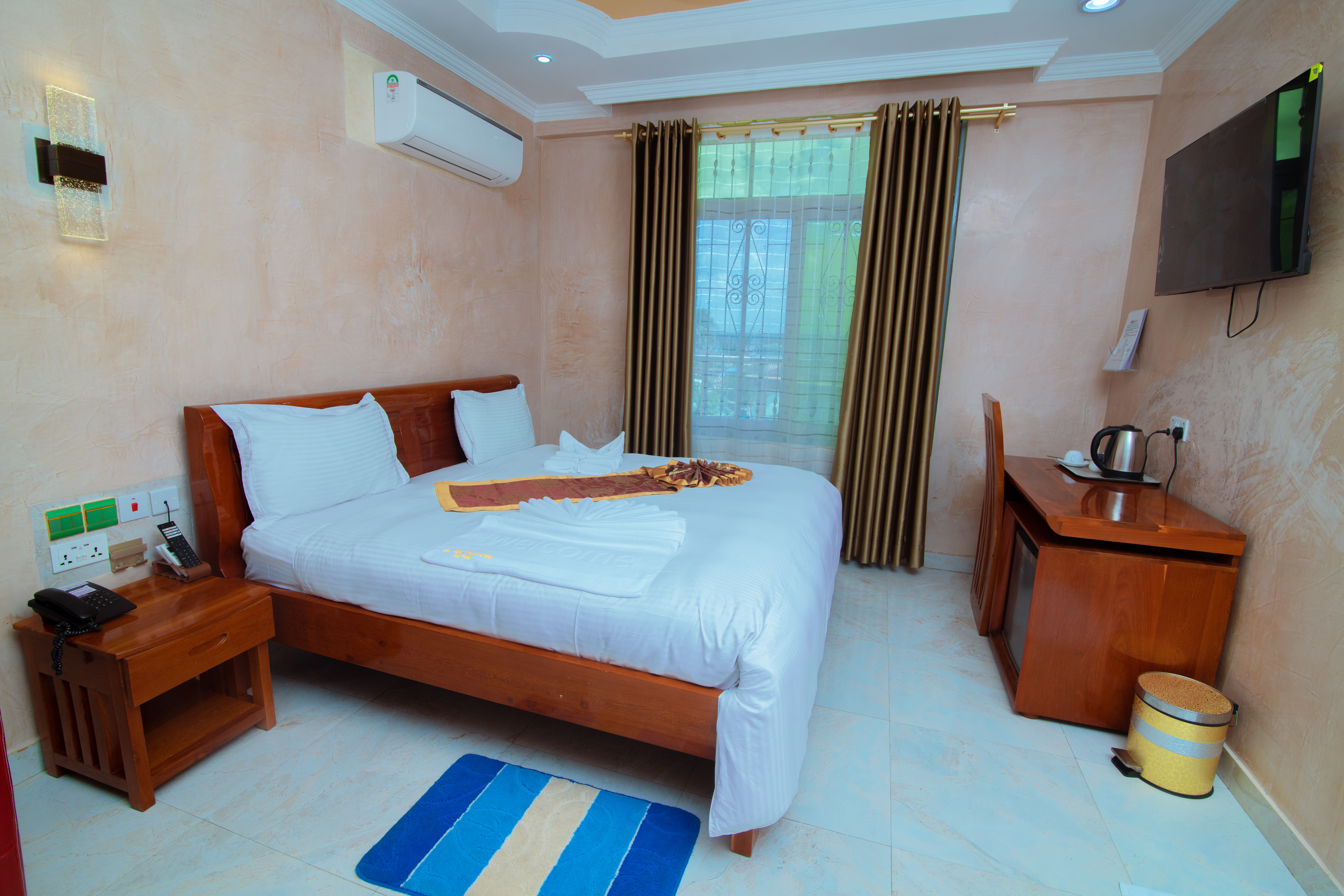 Silver Paradise Hotel